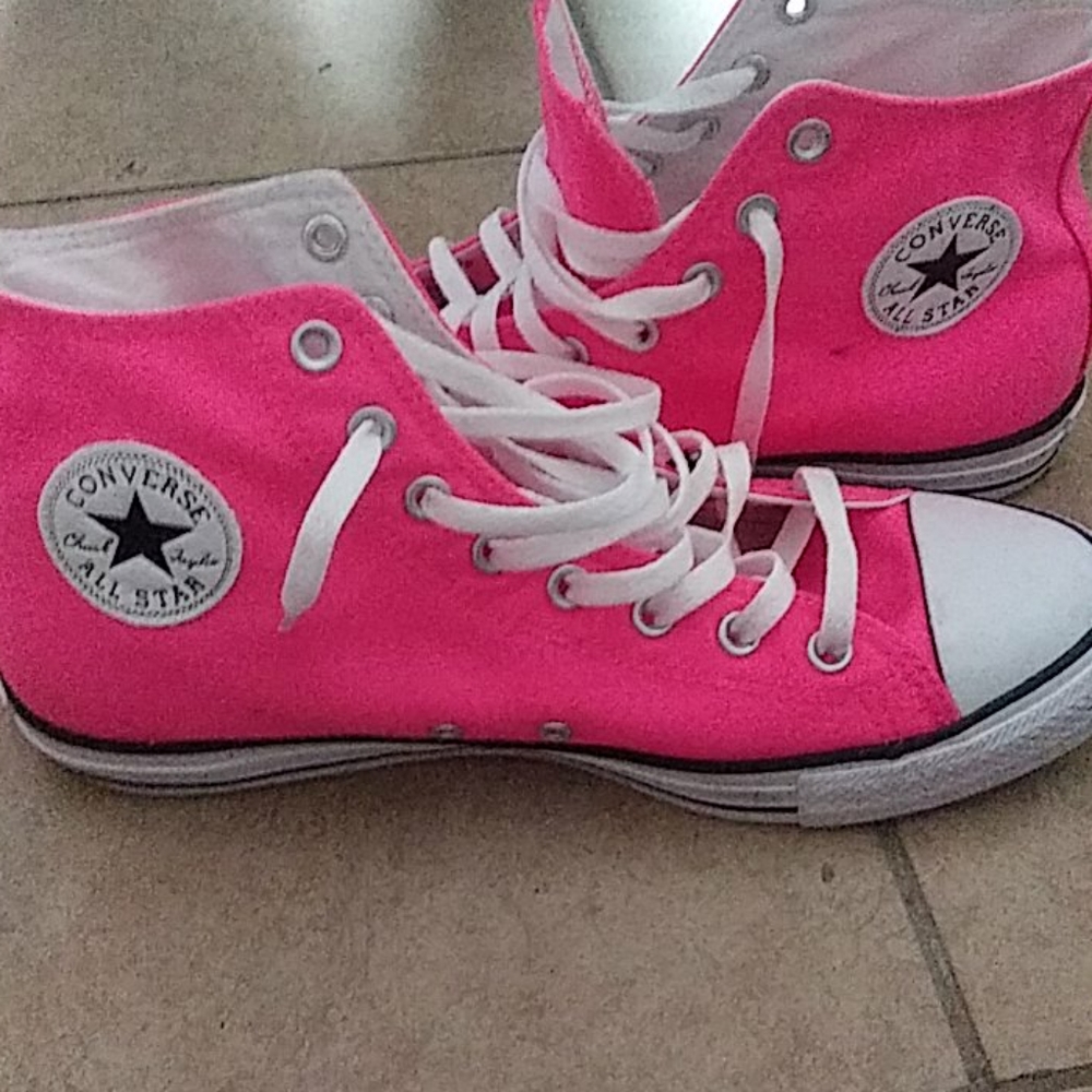 Pink Converse - Picture 2 of 3